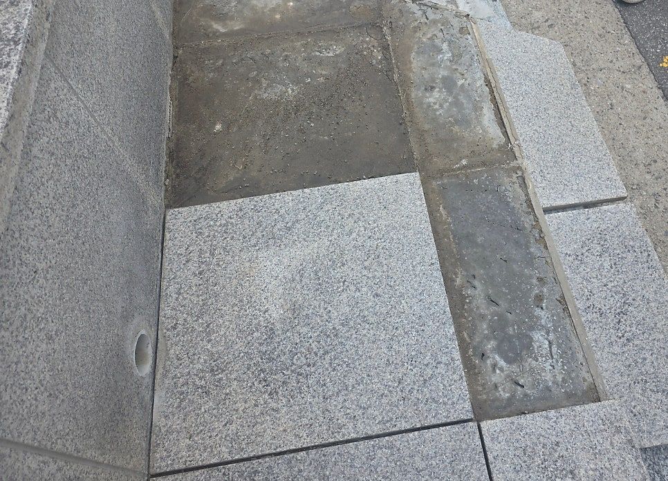 옥외 배수구 주변 마감 확인